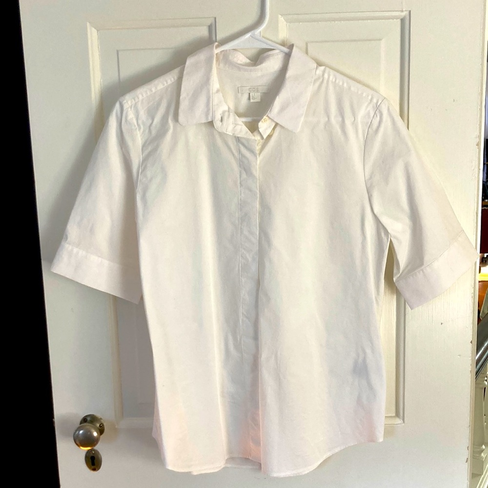 COS white button front shirt with half sleeve and abbreviated length.